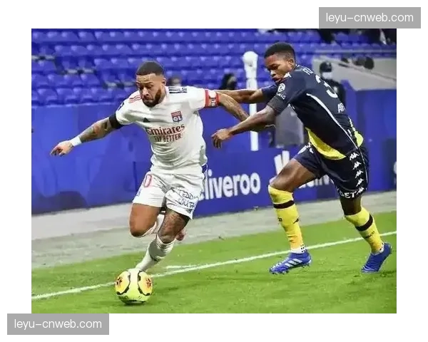 里昂2-1逆转梅斯,制胜球源于第88分钟对方后卫在压迫下仓促解围踢呲 里昂2-1逆转梅斯,制胜球源于第88分钟对方后卫在压迫下仓促解围踢呲